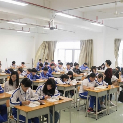 學校課堂環(huán)境