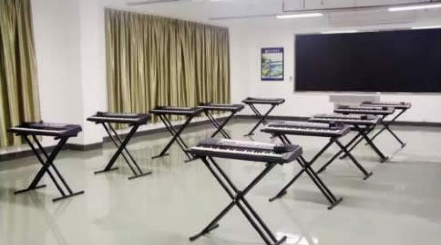 電鋼琴實訓(xùn)室